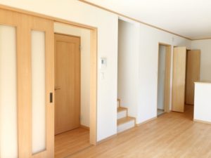 引き戸と開き戸 それに折れ戸 室内ドアはどれがいい 注文住宅の内部建具を考える Takumiの住宅 建築相談所